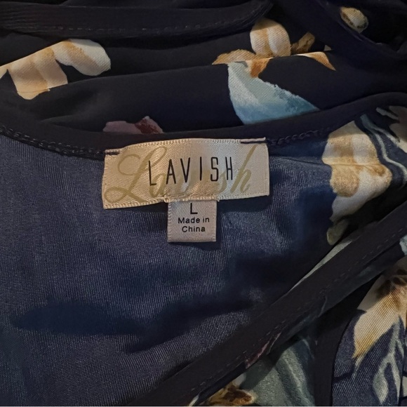 Lavish Blouse - Picture 3 of 4